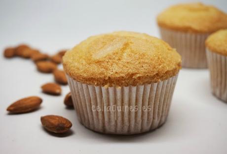 Bizcocho y magdalenas abizcochadas de almendra, sin gluten y sin lácteos :)