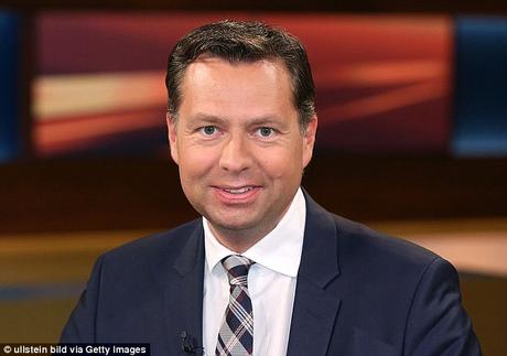 Stephan Mayer, un diputado del bloque conservador de Merkel, dijo que los 1.1 millones migrantes y refugiados Alemania dejó entrar el año pasado representan un 'gran reto' para la aplicación de la ley, y que el gobierno no fueron capaces de matriculación y control