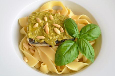 TAGLIATELLE CON MERLUZA Y SALSA PESTO