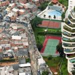 Favela de Paraisópolis (swimming pools). This favela (shanti town) on the left is ironically called Paraisópolis (Paradise city). Photo: Tuca Vieira