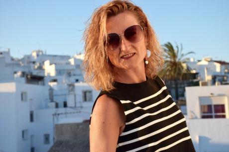 Rayas y cuero en verano stripes-leather-wedges-summer-look-black-white