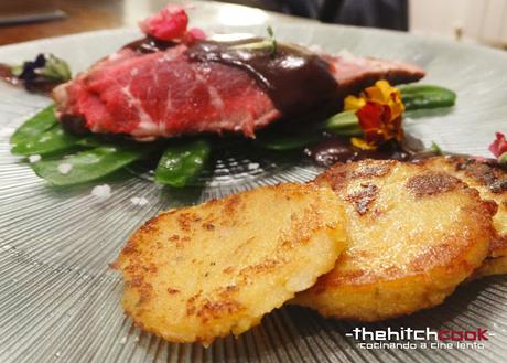 PRESA IBÉRICA CON SALSA DE RIOJA, MEDALLONES DE POLENTA Y TIRABEQUES