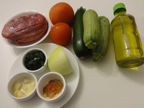 TAGINE AU BŒUF ET AUX COURGETTES / BEEF TAGINE WITH ZUCCHINIS / TAGINE CON CARNE Y CALABACÍN / طاجين اللحم و الكرعة الخضراء (كوسى)