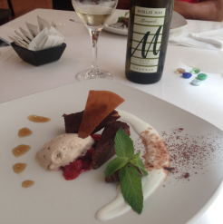 El postre y el vino de la casa. Restaurante Albufera by Alejandro del Toro.