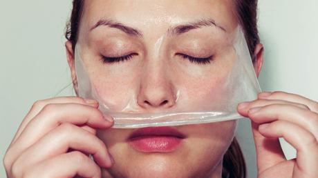 Remueve las espinillas de tu rostro rápidamente