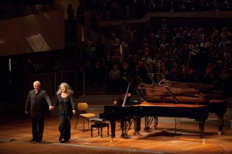 Hoy viernes 29 de Julio, @FilmAndArtsTV estrena el concierto Barenboim & Argerich: Dúo de Pianos en Berlín.