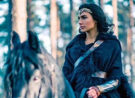 Nuevas imágenes de la película Wonder Woman con @GalGadot