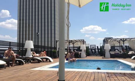 Llega el ´summertime´, disfruta de la piscina con las mejores vistas !! [Hotel Holiday Inn Madrid - Bernabeu]