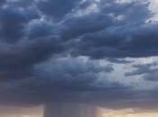 Fotografías micro rráfaga aumento sobre Phoenix asemeja nube hongo nuclear