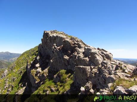 Arista final a la cima de la María de los Corros