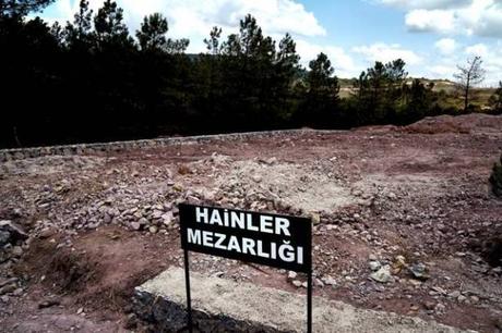  A sign reading in Turkish 