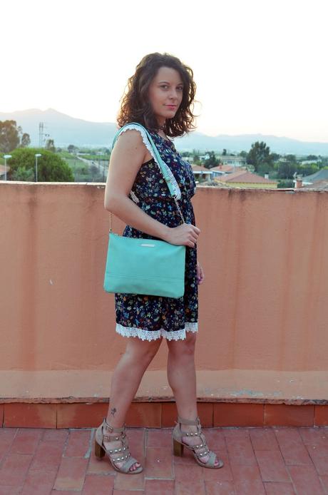 Vestido de flores con crochet look outfit streetstyle friendsfluencers mivestidoazul (4)