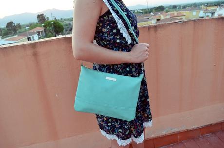 Vestido de flores con crochet look outfit streetstyle friendsfluencers mivestidoazul (13)