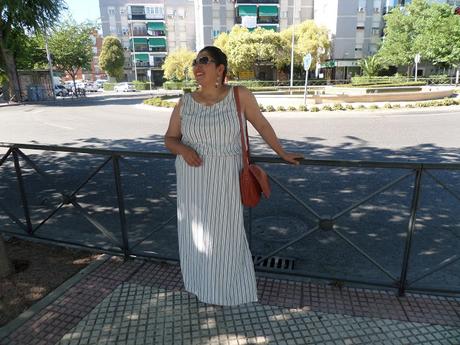 LOOK VESTIDO LARGO DE VERANO CON ABERTURA LATERAL