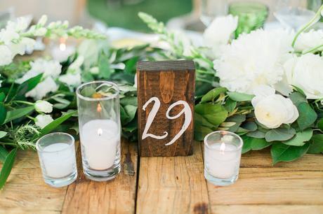 Decoración de Boda. Madera y Hojas Verdes.