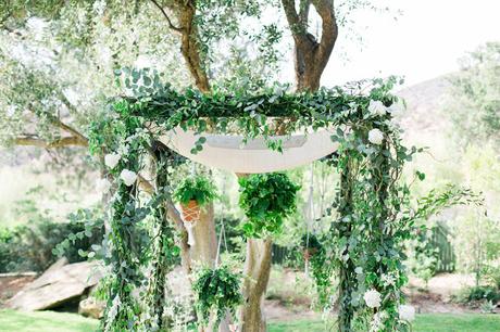 decoración de boda. madera y hojas verdes. - paperblog