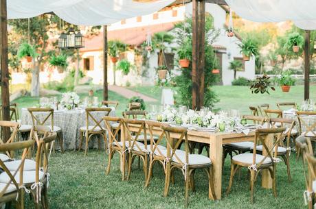 decoración de boda. madera y hojas verdes. - paperblog