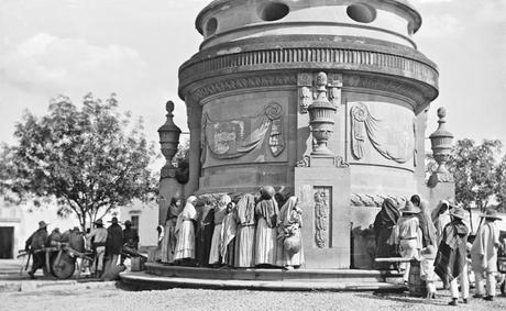 AGUADORES EN LA CAJA DEL AGUA 1880-1897