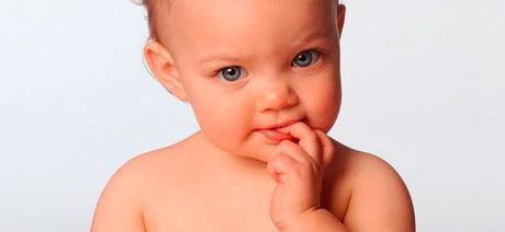 Chuparse el dedo o morderse las uñas tiene algo de bueno...