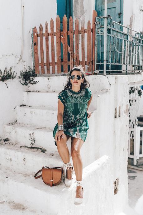 Tularosa_Dress-Soludos_Escapes-Soludos_Espadrilles-Sezane_Bag-Leather_Crossbody_Bag-Boho_Outfit-Look-Ray_Ban-Street_Style-Mykonos-Greece-Collage_Vintage-22