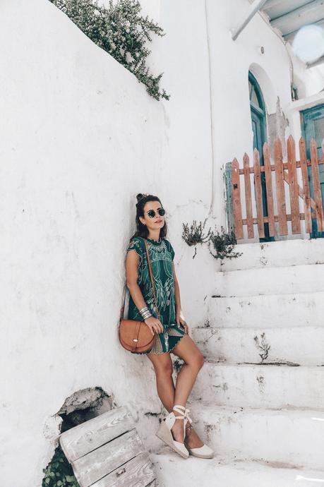 Tularosa_Dress-Soludos_Escapes-Soludos_Espadrilles-Sezane_Bag-Leather_Crossbody_Bag-Boho_Outfit-Look-Ray_Ban-Street_Style-Mykonos-Greece-Collage_Vintage-12-Recuperado