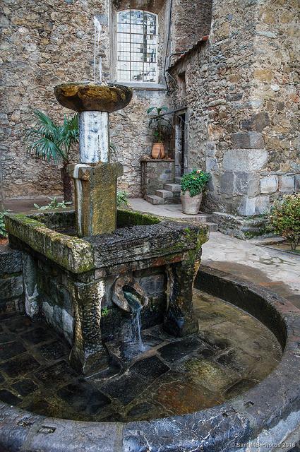 La fontaine ancienne