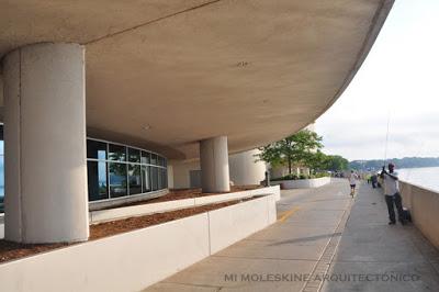 FRANK L. WRIGHT: MONONA TERRACE AND CONVENTION CENTER