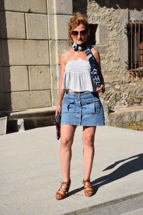 look con rayas y falda vaquera