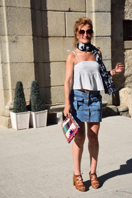 look con rayas y falda vaquera