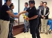 campeón González visita Confesionario