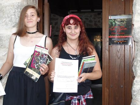 Dos chicas de San Martín de Valdeiglesias se llevan el premio de Microrrelatos Survival Zona 0