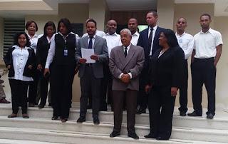 Jueces y empleados Distrito Judicial Bahoruco realizan vigilia.