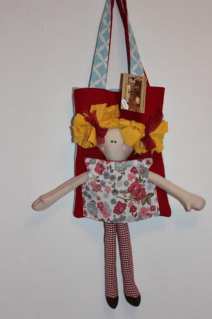 DOS EN UNA, BOLSO Y MUÑECA