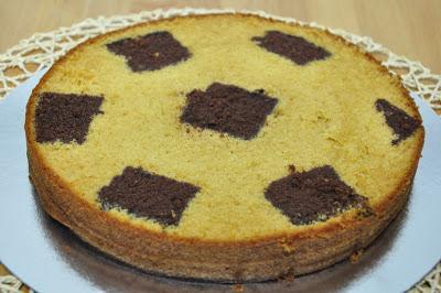 Bizcocho De Vainilla Relleno De Bizcocho de chocolate  Y Crema Pastelera