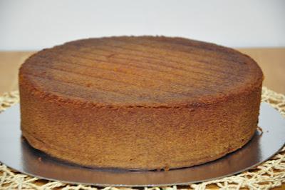 Bizcocho De Vainilla Relleno De Bizcocho de chocolate  Y Crema Pastelera