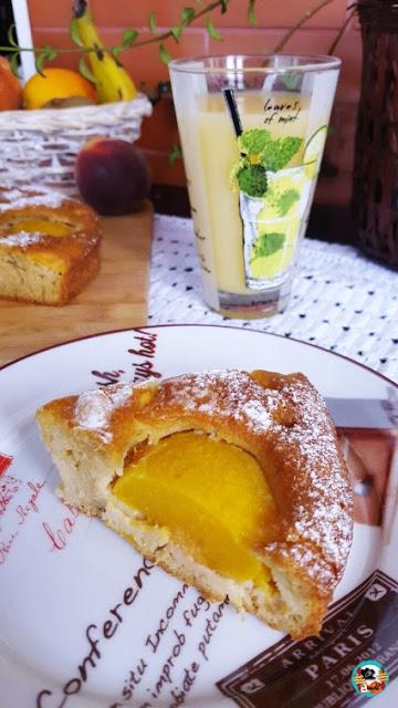 Pastel de melocotones y almendras