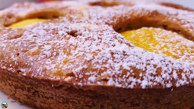 Pastel de melocotones y almendras