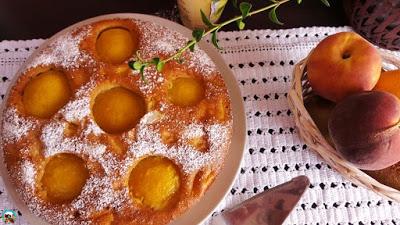 Pastel de melocotones y almendras