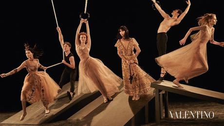 Los bailarines masculinos ¿una alucinacion visual en la nueva campaña otoño de Valentino? Los bailarines masculinos ¿una alucinacion visual en la nueva campaña otoño de Valentino?