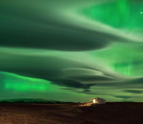 Auroras sobre las nubes