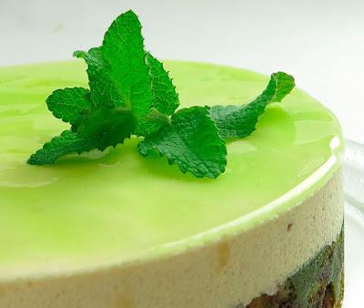 Tarta mousse de mojito cubano para refrescarnos este verano.