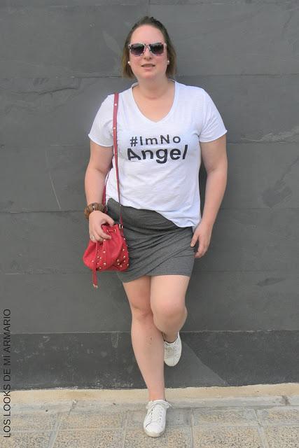 http://www.loslooksdemiarmario.com/2016/08/look-para-un-dia-de-viaje-look-curvy.html