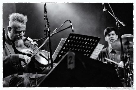 © R.Domínguez - Ches Smith Trio