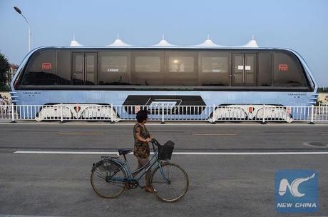 El autobús chino que ‘levita’ sobre los atascosYa han com...