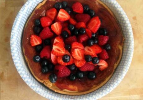 Tarta rústica con frutos rojos