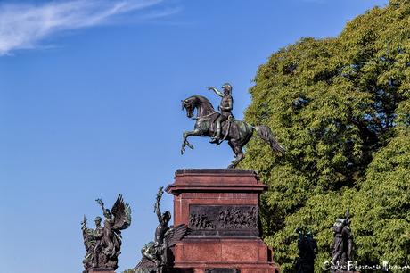 Monumento al Gral en la Plaza San Martin,Buenos Aires,