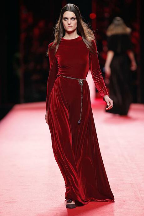 aurora red, vestido terciopelo rojo Juanjo Oliva