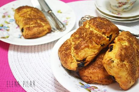 Scones irlandeses con pasas y mucha mantequilla