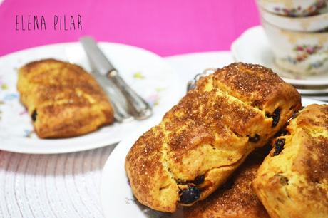 Scones irlandeses con pasas y mucha mantequilla