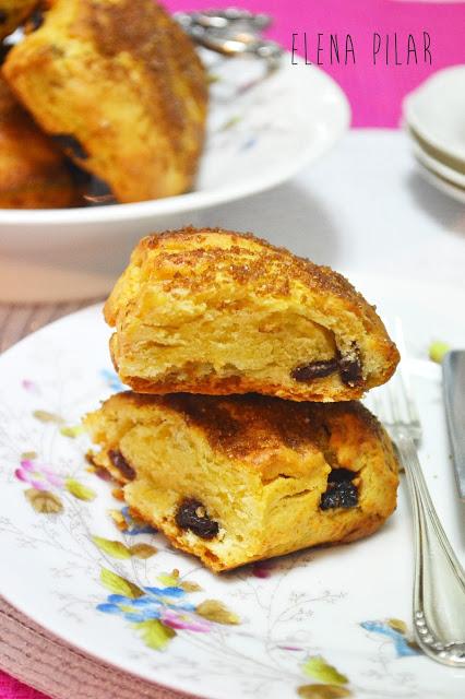 Scones irlandeses con pasas y mucha mantequilla